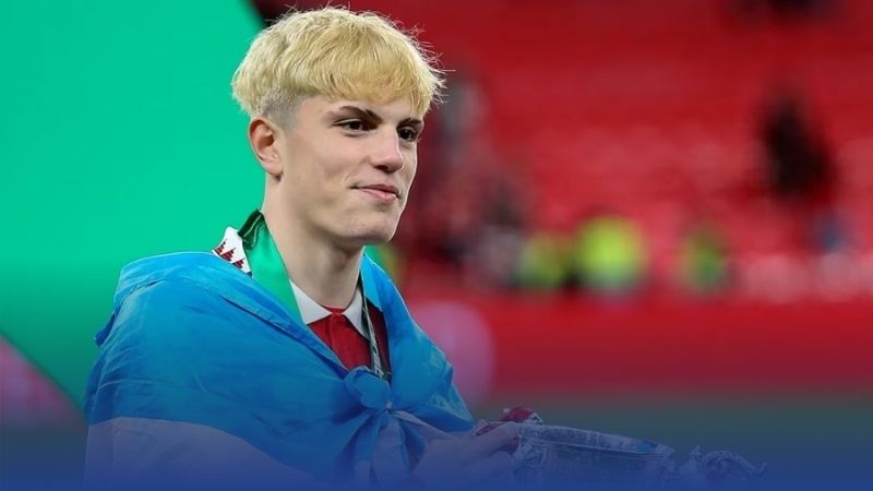 Garnacho là sao trẻ MU sinh năm 2004 