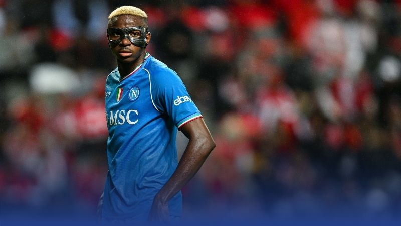 Victor Osimhen gia hạn với Napoli, tiếp tục là sát thủ hàng đầu giúp đội đua vô địch.