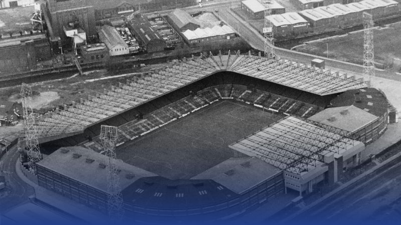 Old Trafford từ năm 1910 đã trở thành "Nhà hát của những giấc mơ", biểu tượng vĩnh cửu của Quỷ Đỏ.