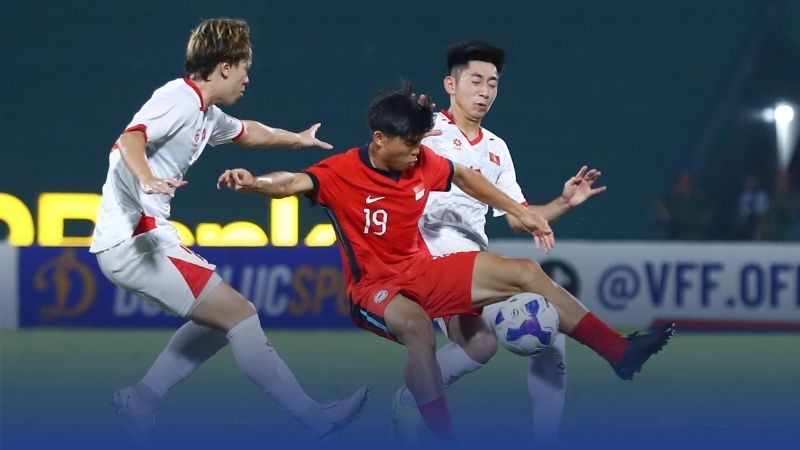 Lợi thế sân nhà, lịch đấu dày và thời tiết là các yếu tố then chốt tạo nên bất ngờ.